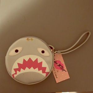 Betsey Johnson ‘Luv Betsey’ Shark Wristlet! 🦈🦈🦈
